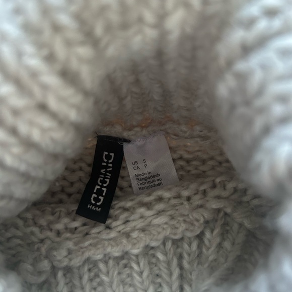 Turtle Neck Sweater, H&M - Picture 3 of 3